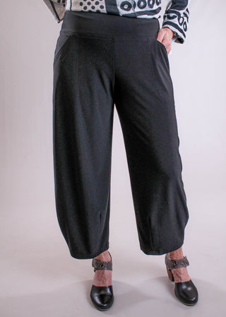 Sympli Narrow Lantern Pant front view Black - Fashion Crossroads Inc.