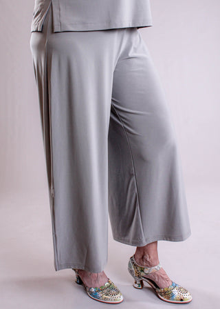 Sympli Side Slit Wide Capris Taupe side - Fashion Crossroads Inc.