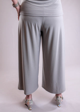 Sympli Side Slit Wide Capris Taupe back - Fashion Crossroads Inc.