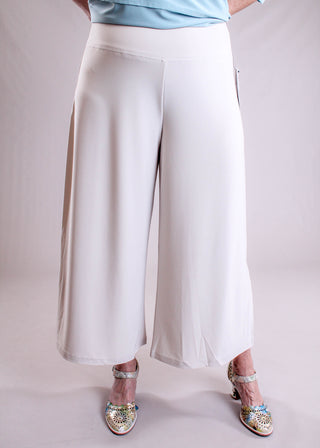 Sympli Side Slit Wide Capris Cashew front - Fashion Crossroads Inc.