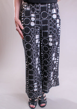 Habitat Express Travel Printed Crop Pant front view - Fashion Crossroads Inc.