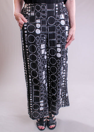 Habitat Express Travel Printed Crop Pant front view - Fashion Crossroads Inc.
