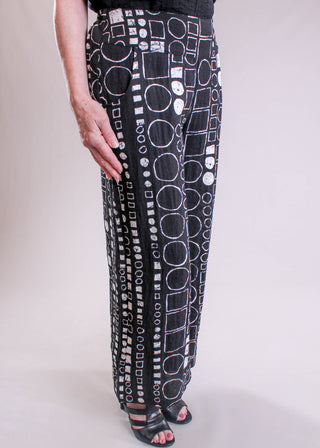 Habitat Express Travel Printed Crop Pant side view - Fashion Crossroads Inc.