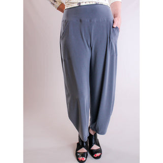 Sympli Narrow Lantern Pant front view Melange Gun Metal - Fashion Crossroads Inc.
