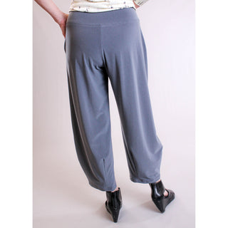Sympli Narrow Lantern Pant back view Melange Gun Metal - Fashion Crossroads Inc.