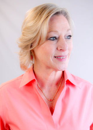 Kendra Scott Elisa Figaro Necklace in Iridescent Papaya modeled view - Fashion Crossroads Inc.