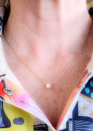 Kendra Scott Ashton Pearl Necklace in 14k Gold Over Brass detail view - Fashion Crossroads Inc.