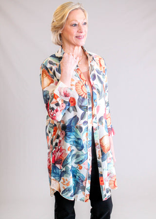 Adore Clothing Floral Print Crepe Tunic Blouse in Cream Multi side view - Fashion Crossroads Inc.