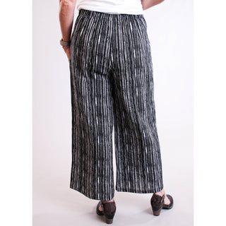 Habitat Striped Express Crop Pant - Fashion Crossroads Inc